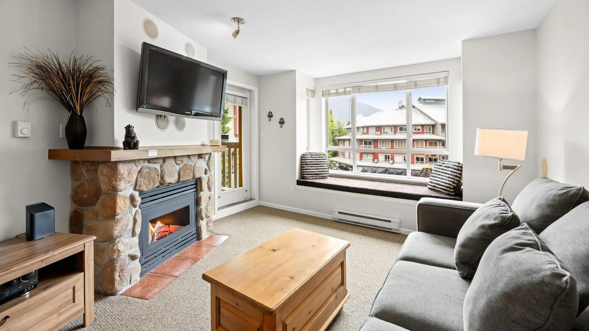 Bear Lodge One Bedroom By Mva Whistler 0*,  Kanada