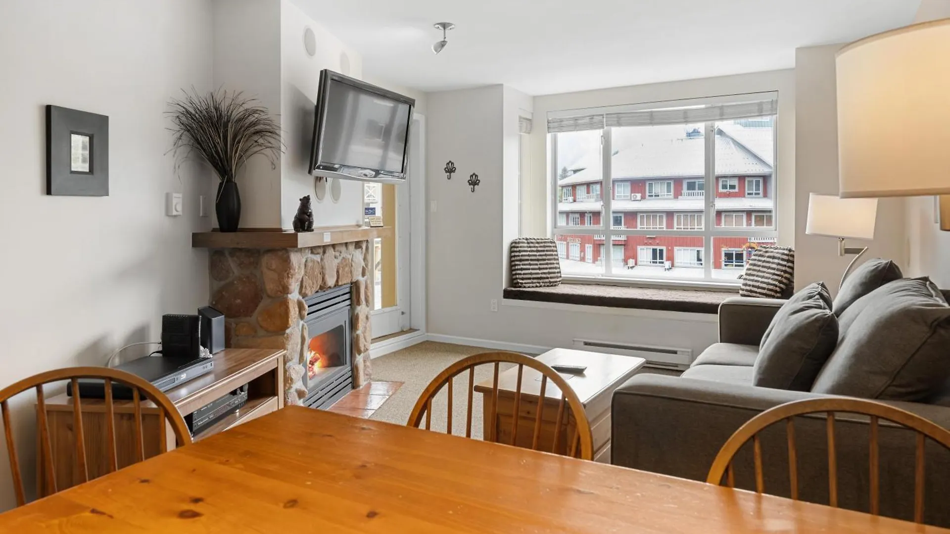 Bear Lodge One Bedroom By Mva Whistler 0*,  Canada